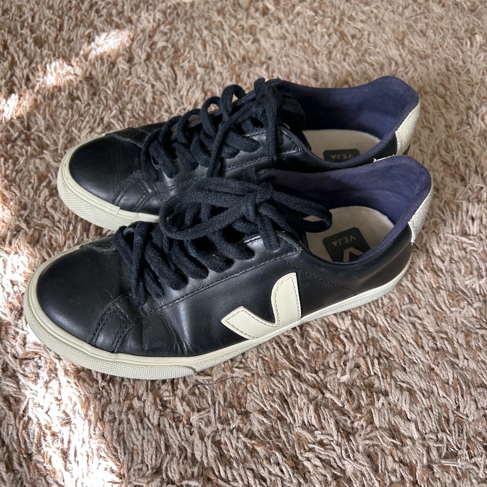 Veja Esplar Low Black Leather Sneaker